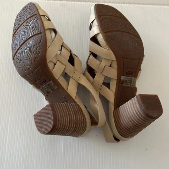 Clarks Artisans Tan Slingback Buckle Closure Stack Heeled Sandal Women’s 7 - Picture 7 of 9